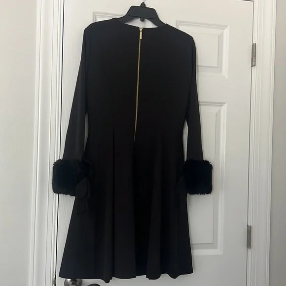 Black dress - Picture 6 of 7